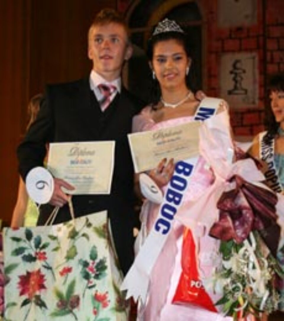 „Artiștii” au declarat război manelelor și telenovelelor