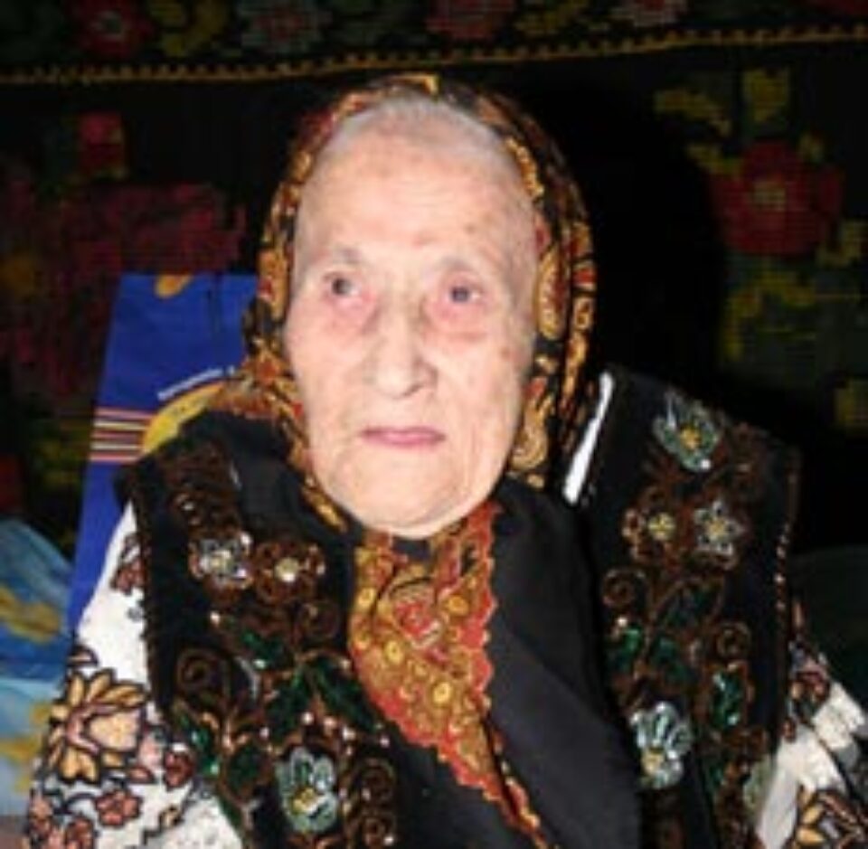 „Puterile mi le-am mai pierdut, dar mintea nu, am avut de una de rezervă”, povesteşte tanti Liţa „Puterile mi le-am mai pierdut, dar mintea nu, am avut de una de rezervă”, povesteşte tanti Liţa