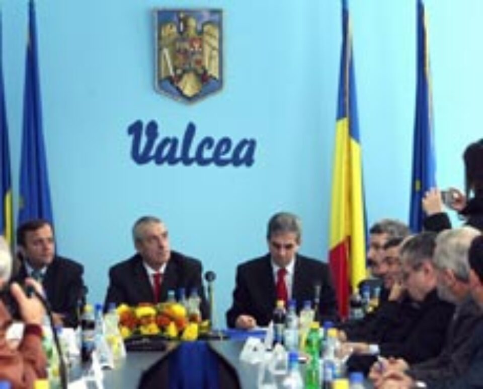 Tăriceanu nu exclude reprimirea lui Theodor Stolojan în PNL Tăriceanu nu exclude reprimirea lui Theodor Stolojan în PNL