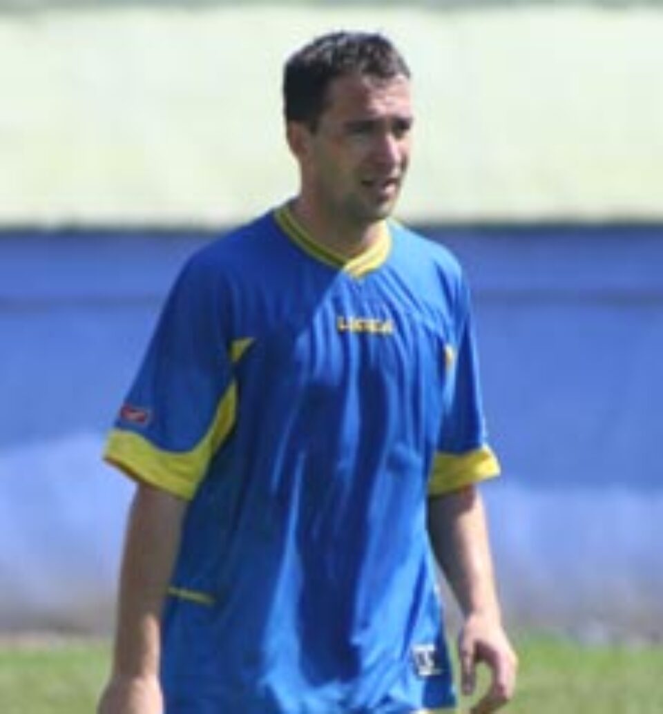 Cu cuțitul la os Cu cuțitul la os