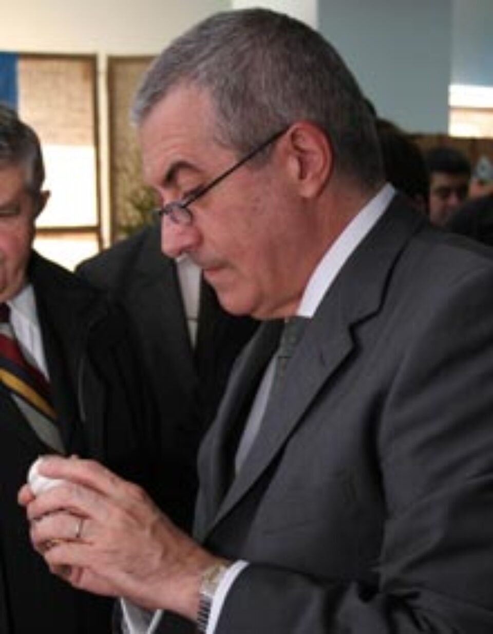 Tăriceanu, interesat de ouă