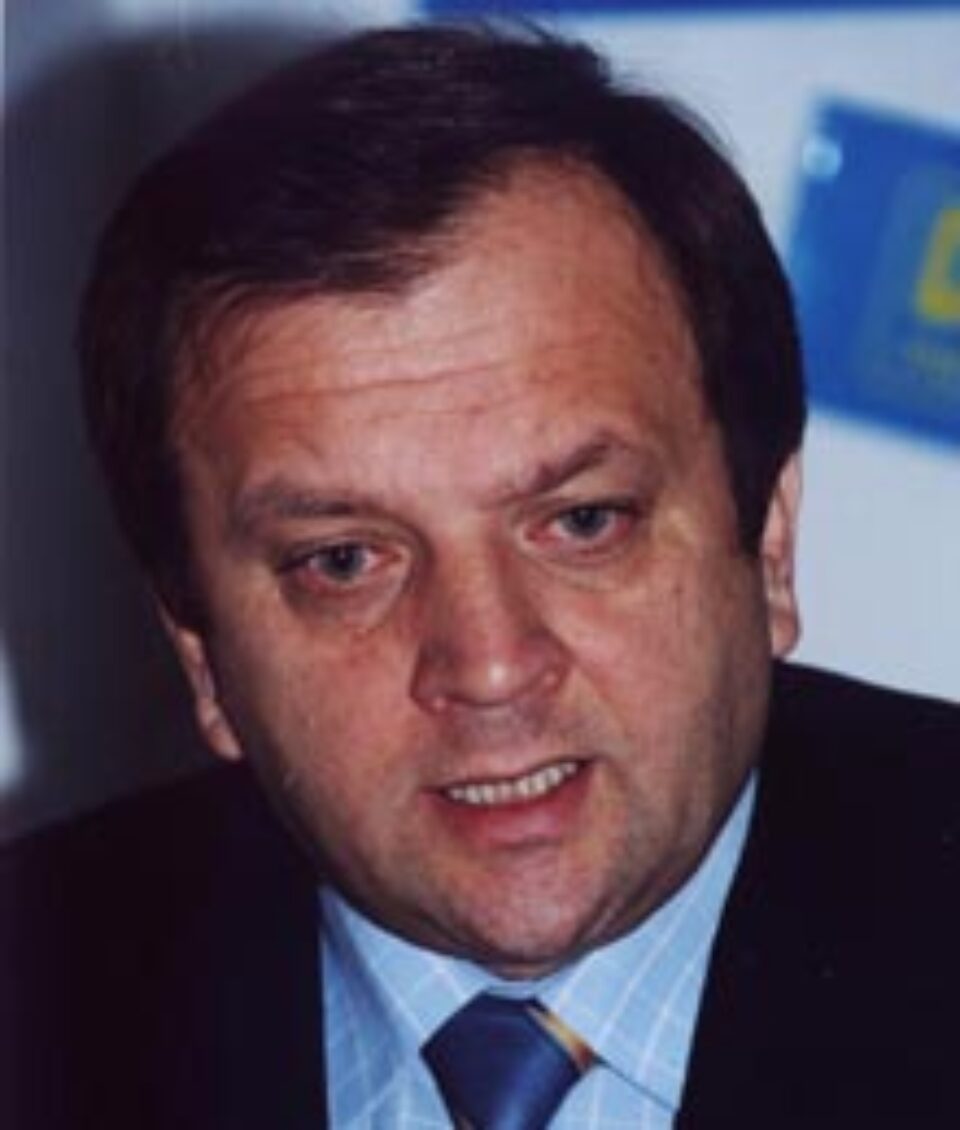 Flutur: „Niciodată nu m-am întrebat de ce s-a ținut domnul Bejinariu de Adrian Năstase” Flutur: „Niciodată nu m-am întrebat de ce s-a ținut domnul Bejinariu de Adrian Năstase”