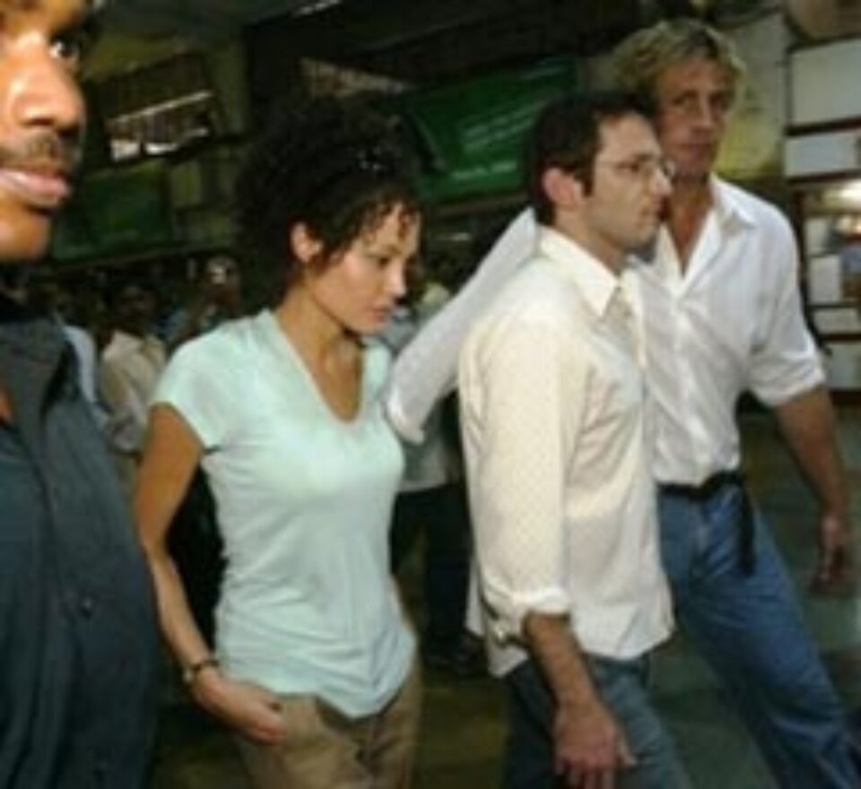 Angelina Jolie a făcut "baie de mulțime" într-un tren din orașul indian Mumbai Angelina Jolie a făcut "baie de mulțime" într-un tren din orașul indian Mumbai