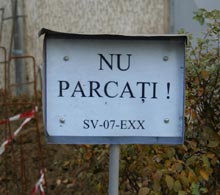 Plăcuţele şi inscripţiile prin care unii suceveni îşi rezervă un loc de parcare trebuie să dispară până pe 30 noiembrie