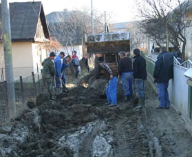 Lucrările de aducțiune a apei au umplut străzile de moloz