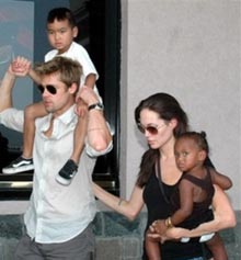 Cuplul Brangelina alimentează zvonurile privind adopția unui nou copil