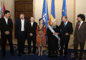 Șase artiști români, decorați de președintele Băsescu