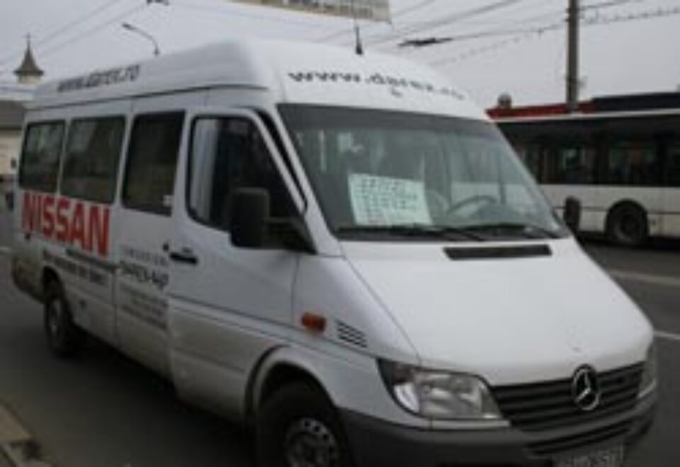 Maxi-taxi de transport intra-judetean, cu traseu prin toate statiile Sucevei Maxi-taxi de transport intra-judetean, cu traseu prin toate statiile Sucevei