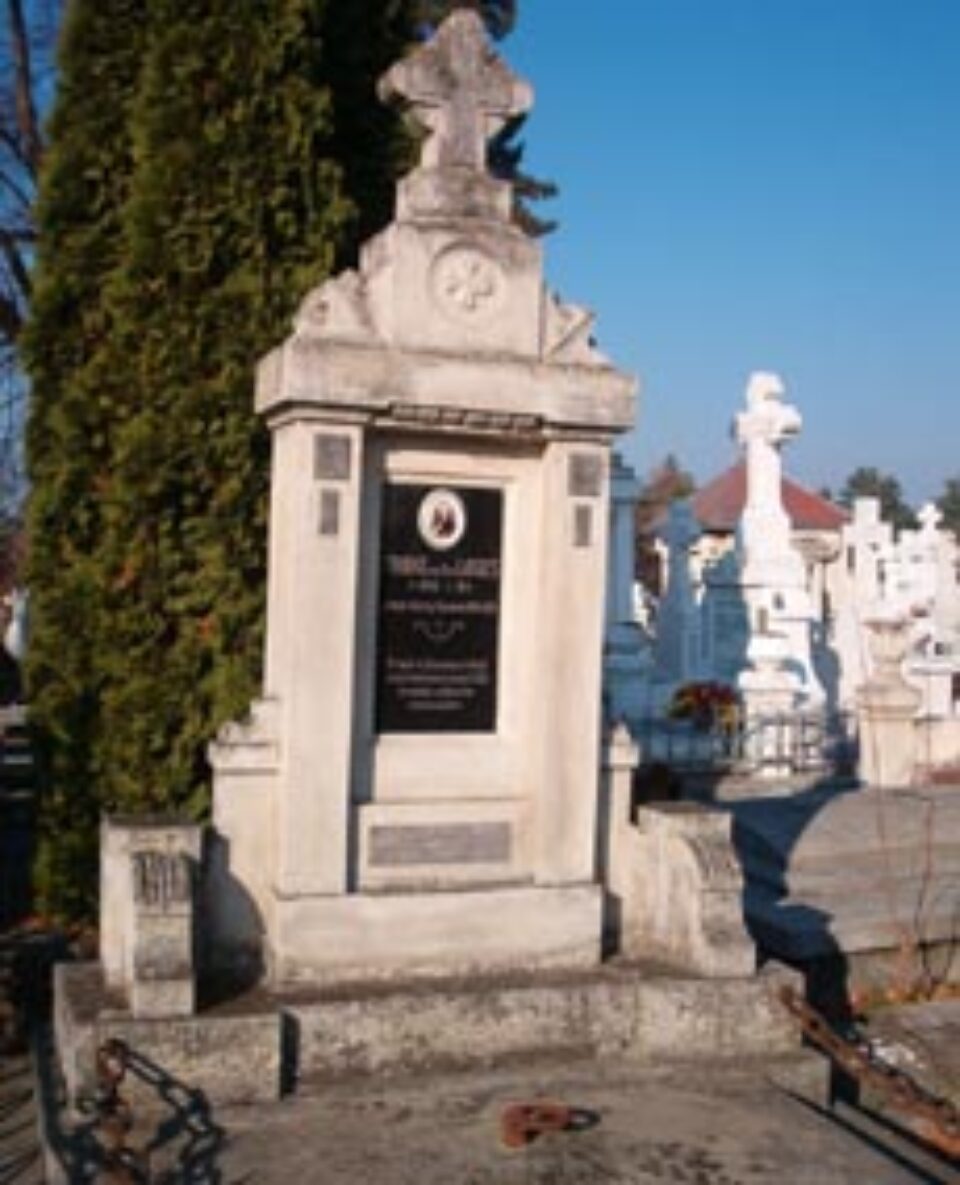 Monumentul funerar al primarului Franz cav. Des Loges din cimitirul Sucevei