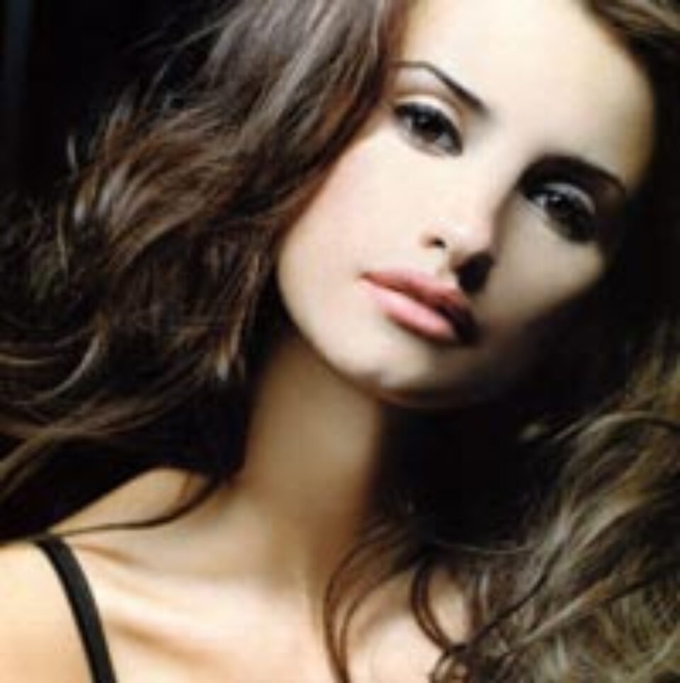 Penelope Cruz recreează imaginea Sophiei Loren