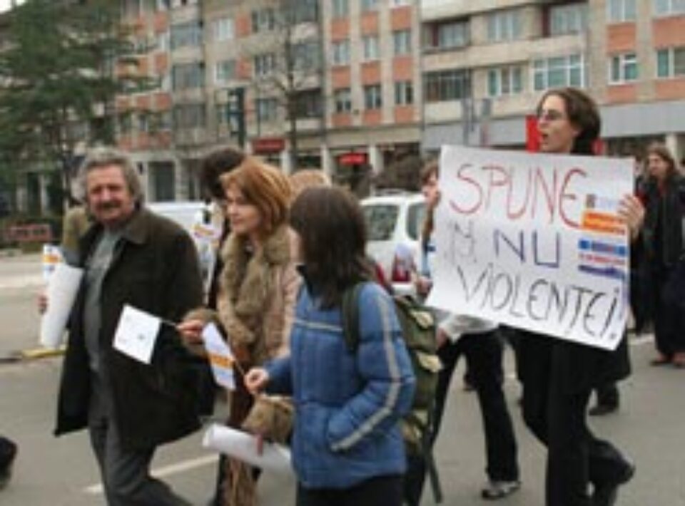 Elevii suceveni au spus „nu” violenței, în stradă