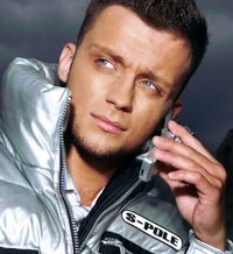 Celularul - simbolul masculinității Celularul - simbolul masculinității