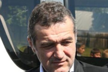 Gigi Becali a dat trei miliarde de lei vechi pentru catedrala din Suceava Gigi Becali a dat trei miliarde de lei vechi pentru catedrala din Suceava