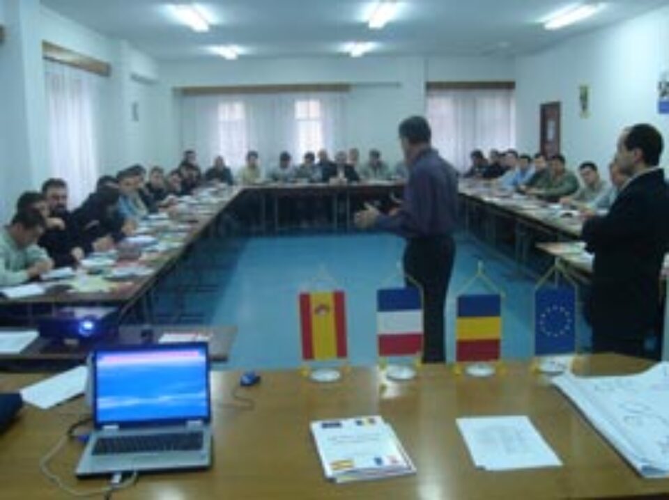 Zeci de polițiști și jandarmi, școliți la Fălticeni de doi ofițeri francezi Zeci de polițiști și jandarmi, școliți la Fălticeni de doi ofițeri francezi