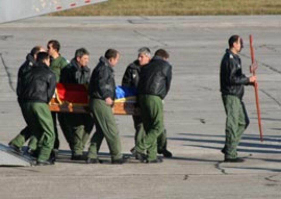 Corpul neînsuflețit al pilotului Dan Andrei Ghica Cucerca a fost adus la Rădăuți