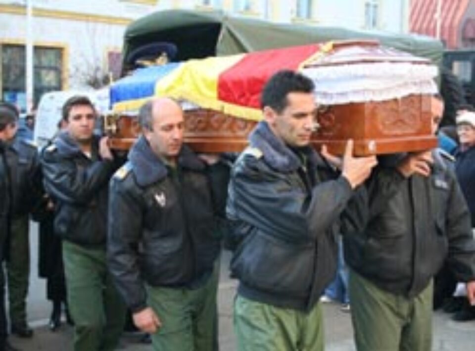 Corpul neînsuflețit al pilotului Dan Andrei Ghica Cucerca a fost adus la Rădăuți