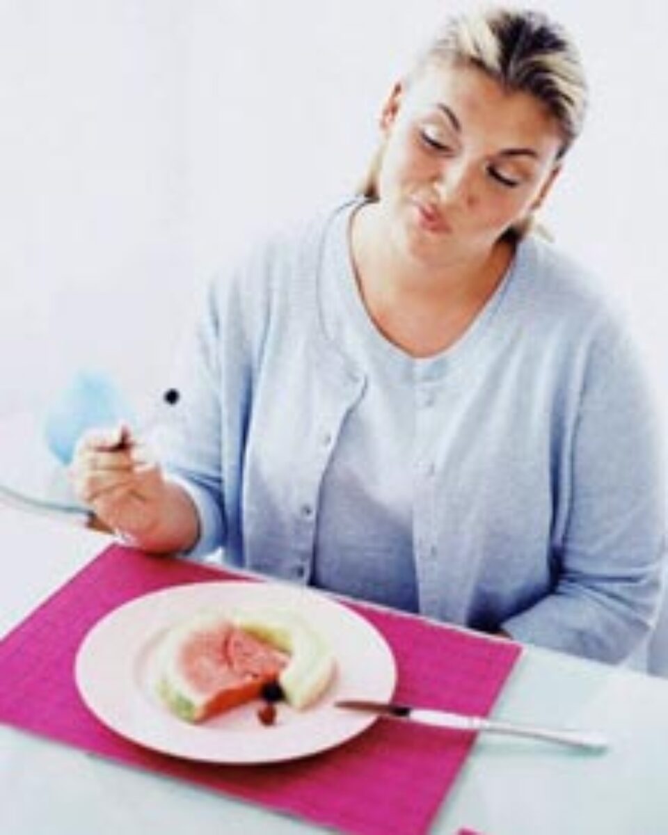 Dieta celor 1.800 de calorii: Farfurii aproape goale pentru a trăi mai mult Dieta celor 1.800 de calorii: Farfurii aproape goale pentru a trăi mai mult