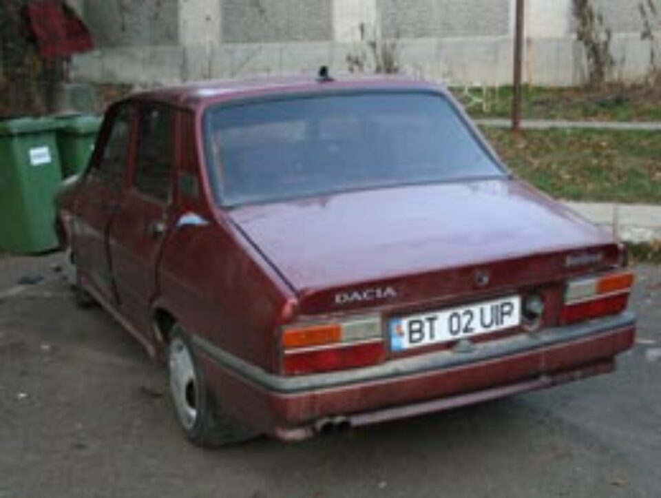 Urmăriri cu mașini în curtea Poliției