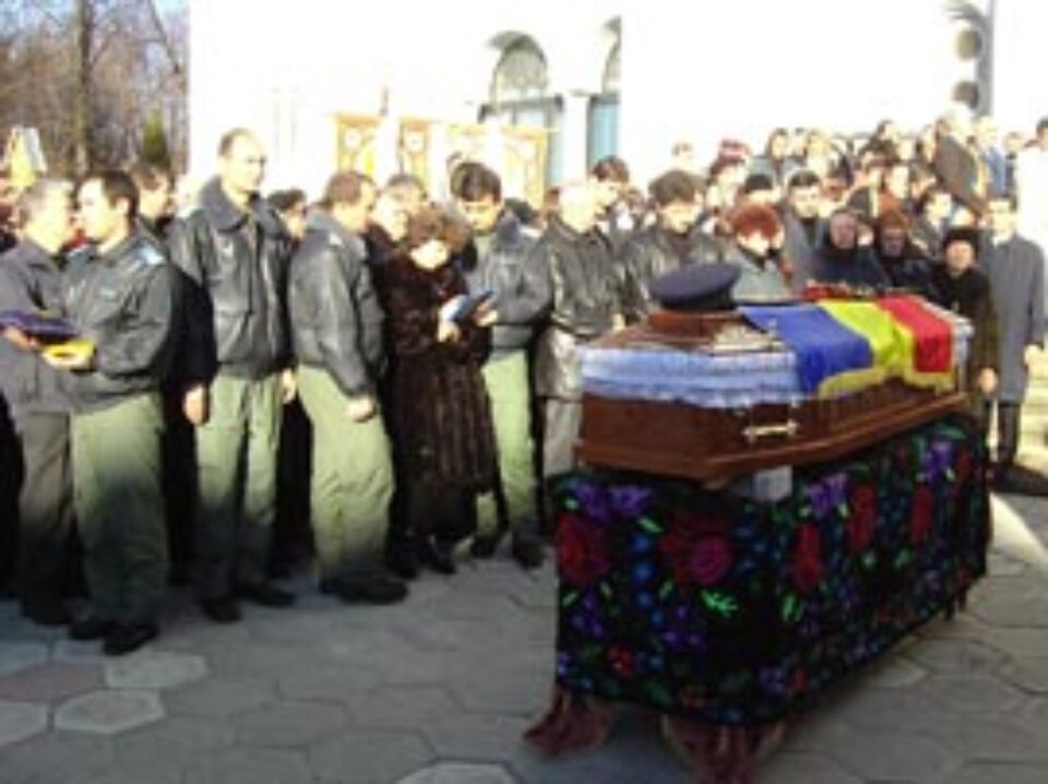 Pilotul Dan Andrei Ghica Cucerca a fost înmormântat în Cimitirul Eroilor Pilotul Dan Andrei Ghica Cucerca a fost înmormântat în Cimitirul Eroilor