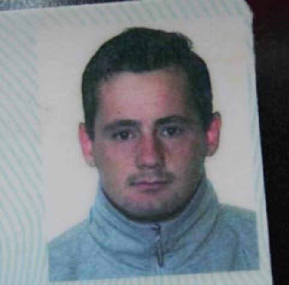 Marius vroiua sa stranga niste bani sa se casatoreasca si sa se aseze la casa lui