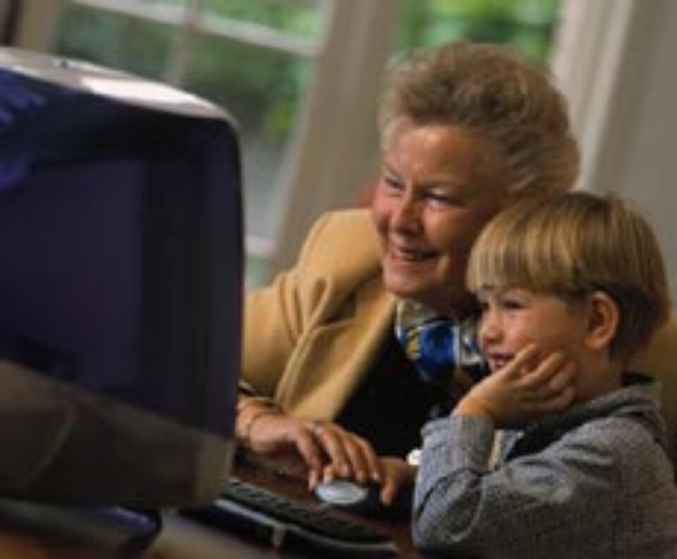 Aproape 44% din populația urbană a României deține un calculator