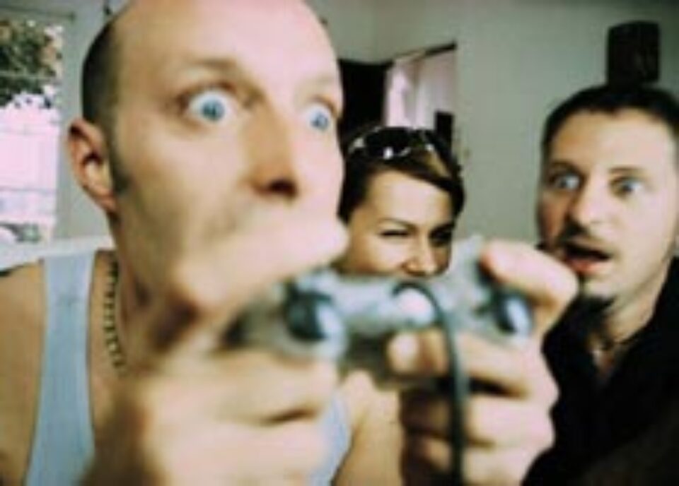 Jocurile video violente afectează negativ creierul adolescenților Jocurile video violente afectează negativ creierul adolescenților