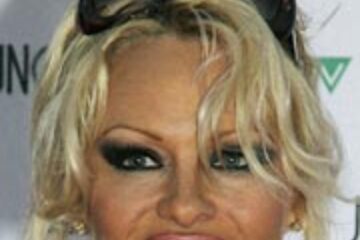 Pamela Anderson vrea un divorț "demn", pentru a-și proteja copiii
