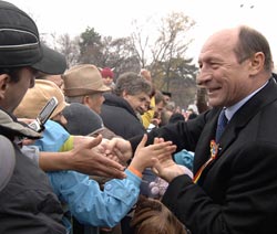 Baia de mulțime de 1 decembrie a președintelui: copii, femei, tineri și SPP