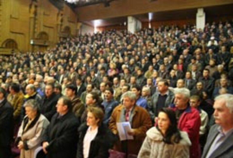 Platformiștii liberali au umplut Casa Culturii la întâlnirea cu Theodor Stolojan Platformiștii liberali au umplut Casa Culturii la întâlnirea cu Theodor Stolojan