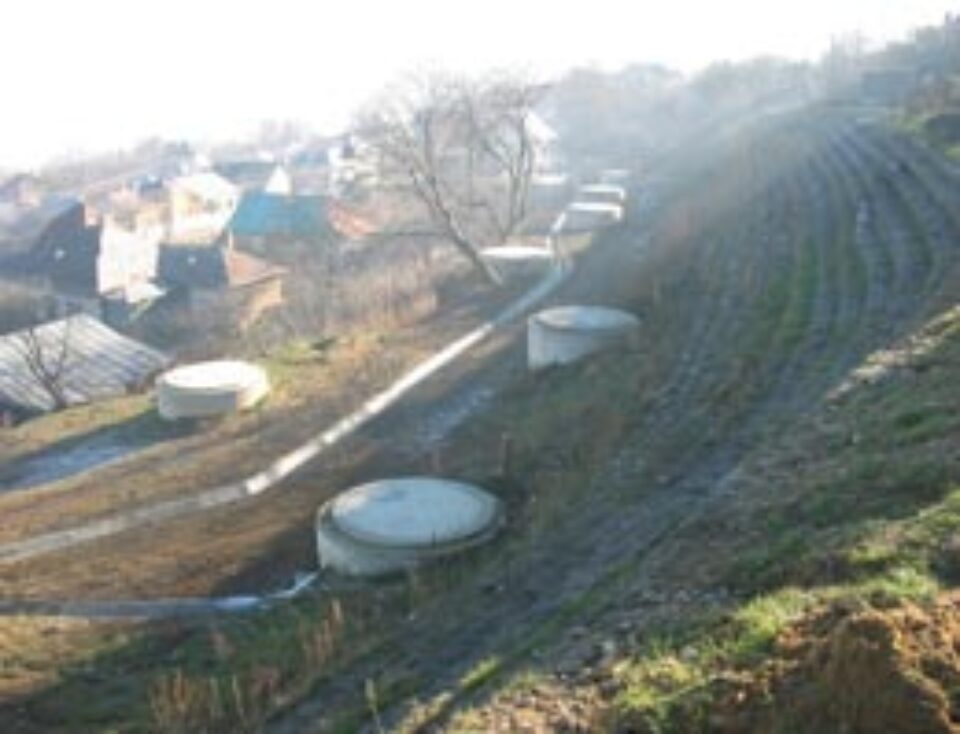 Consolidarea versantului de NE, finalizată după doi ani de lucrări