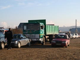 Sucevenii se “bat” pentru a-și înmatricula mașinile second-hand