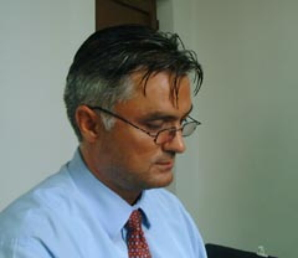 O parodie de proces, cu judecători care văd în direcții diferite O parodie de proces, cu judecători care văd în direcții diferite