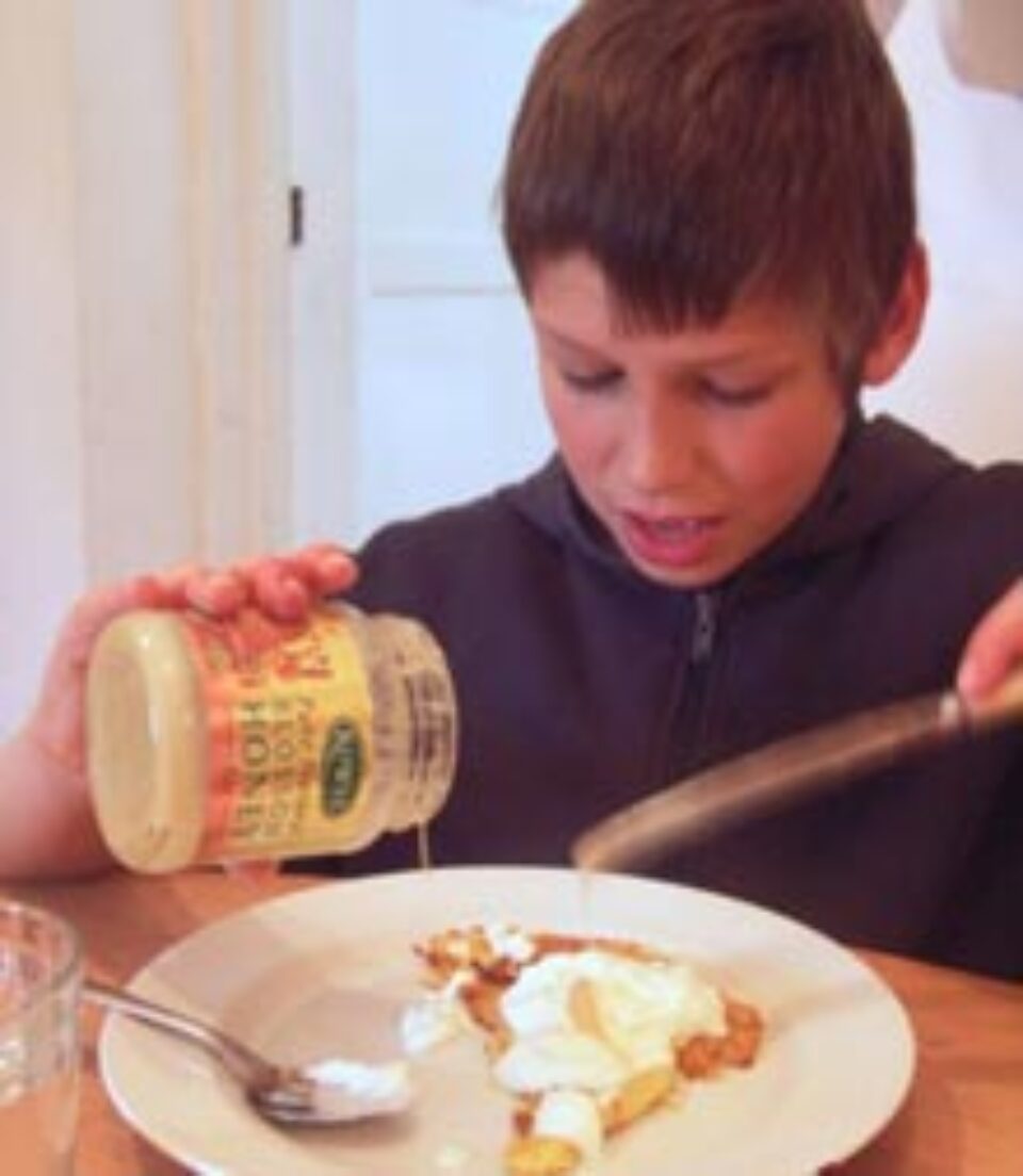 Deputații au decis acordarea a 60 de grame de miere săptămânal, pentru preșcolari Deputații au decis acordarea a 60 de grame de miere săptămânal, pentru preșcolari