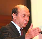 Băsescu prezintă astăzi în Parlament concluziile Comisiei Tismăneanu