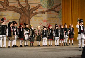 Aproape 1.000 de copii au participat la Festivalul „Asta-i datina străbună”