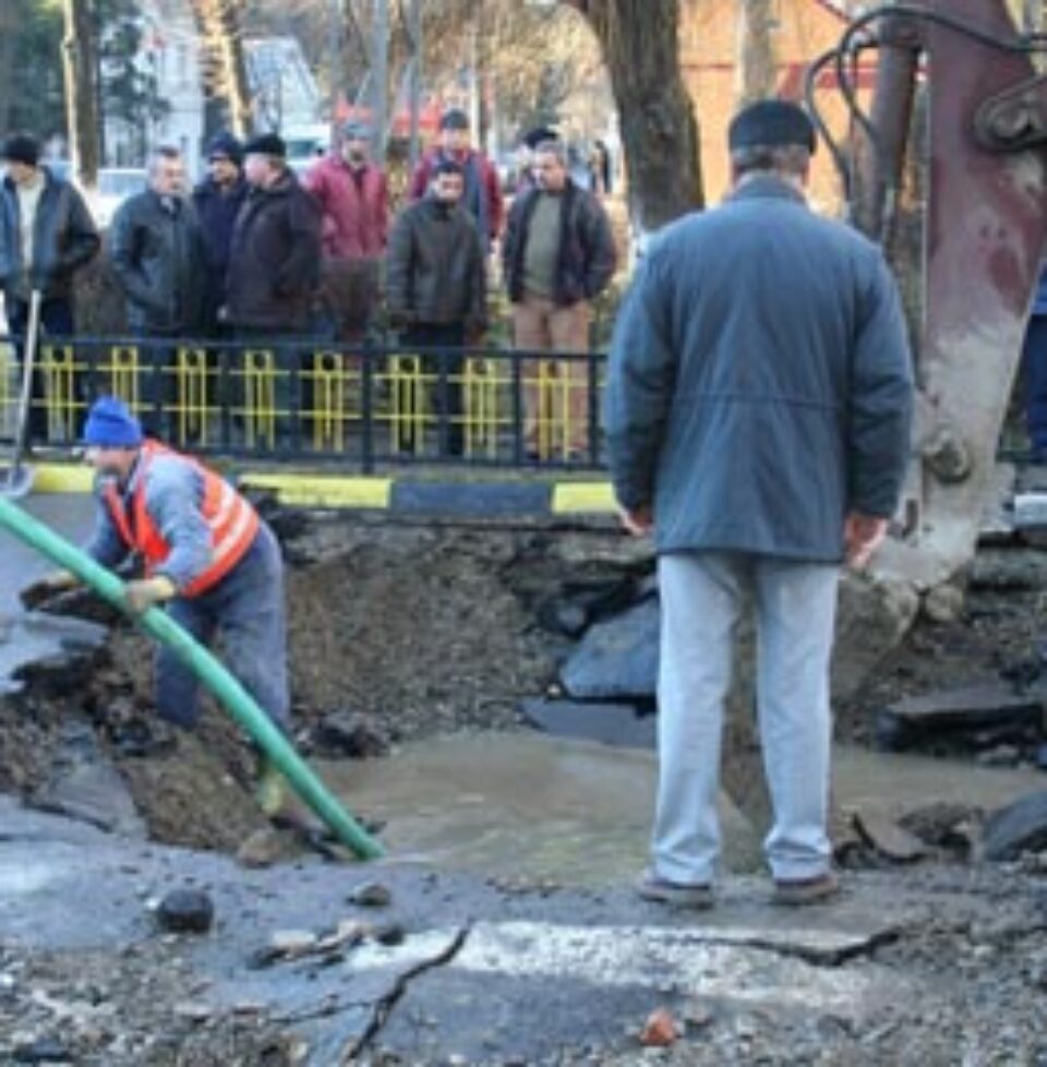 Peste 250 de milioane de lei pentru refacerea străzii distruse de avarie Peste 250 de milioane de lei pentru refacerea străzii distruse de avarie