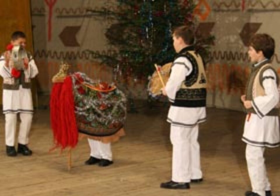 Aproape 1.000 de copii au participat la Festivalul „Asta-i datina străbună”