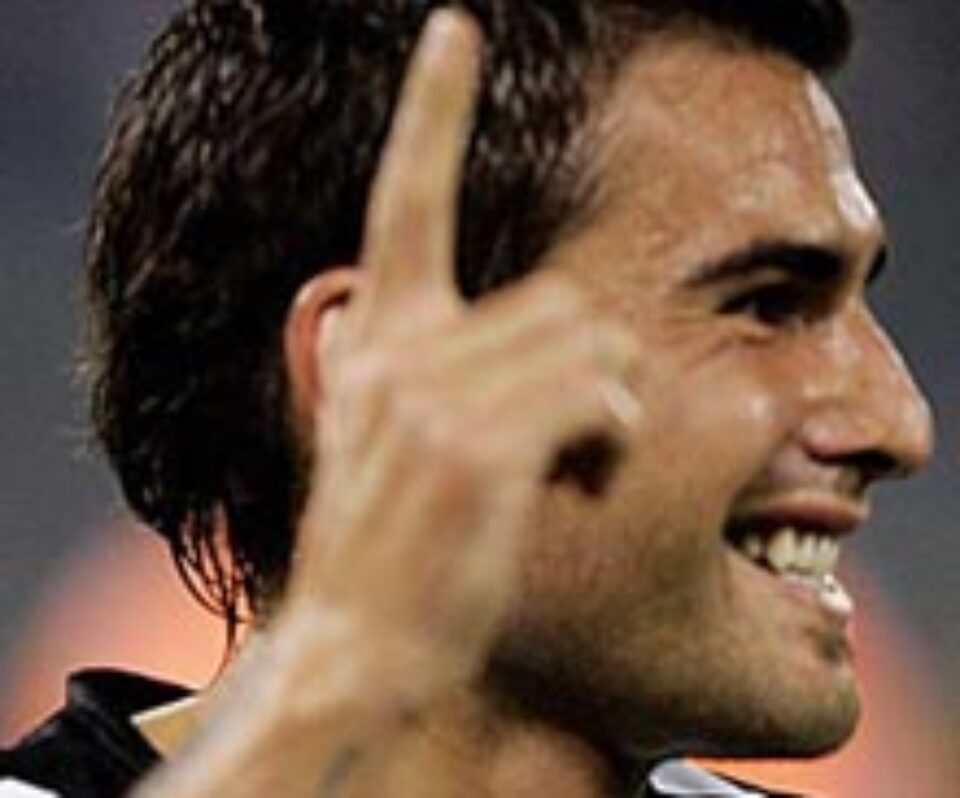 Mutu visează să joace la Barcelona