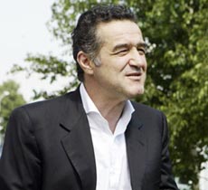 Becali vrea campionatul