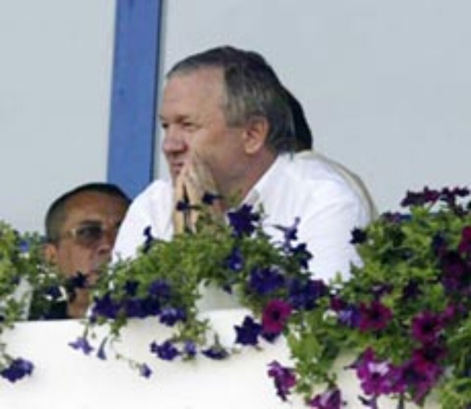 Porumboiu taie în carne vie