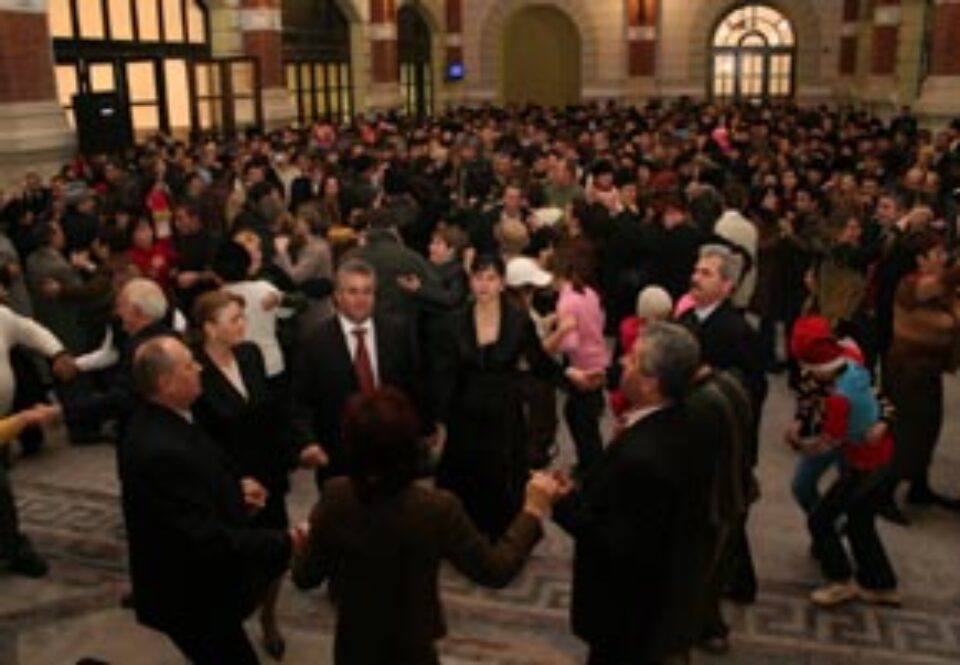 Bal și petrecere pe cinste în Gara Burdujeni Bal și petrecere pe cinste în Gara Burdujeni