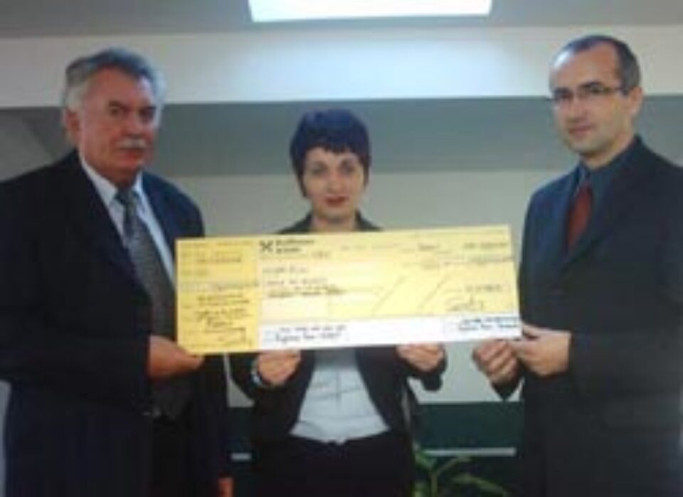 Holzindustrie Schweighofer SRL a donat 10.000 de euro Centrului de tip familial din Rădăuți Holzindustrie Schweighofer SRL a donat 10.000 de euro Centrului de tip familial din Rădăuți