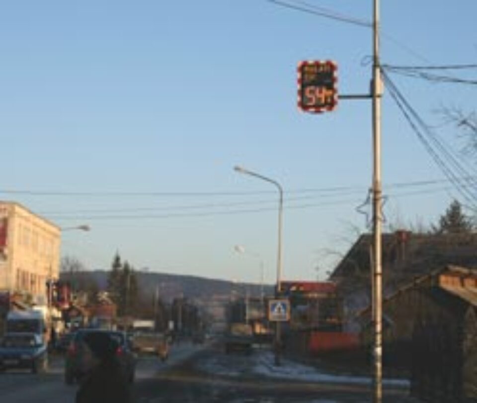 Radare zâmbitoare instalate pe drumul european Suceava-Vatra Dornei Radare zâmbitoare instalate pe drumul european Suceava-Vatra Dornei