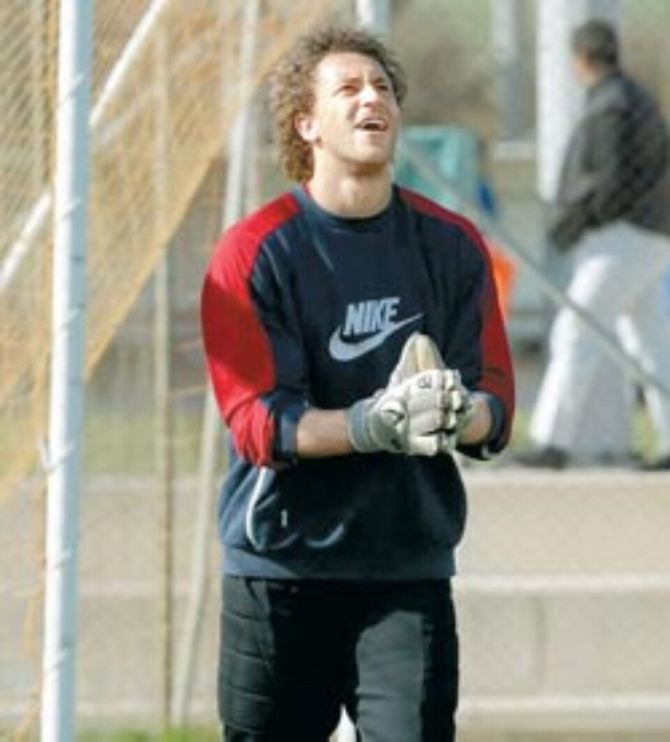 Carlos are oferte din Portugalia, Spania și Anglia