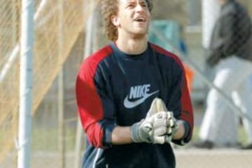 Carlos are oferte din Portugalia, Spania și Anglia