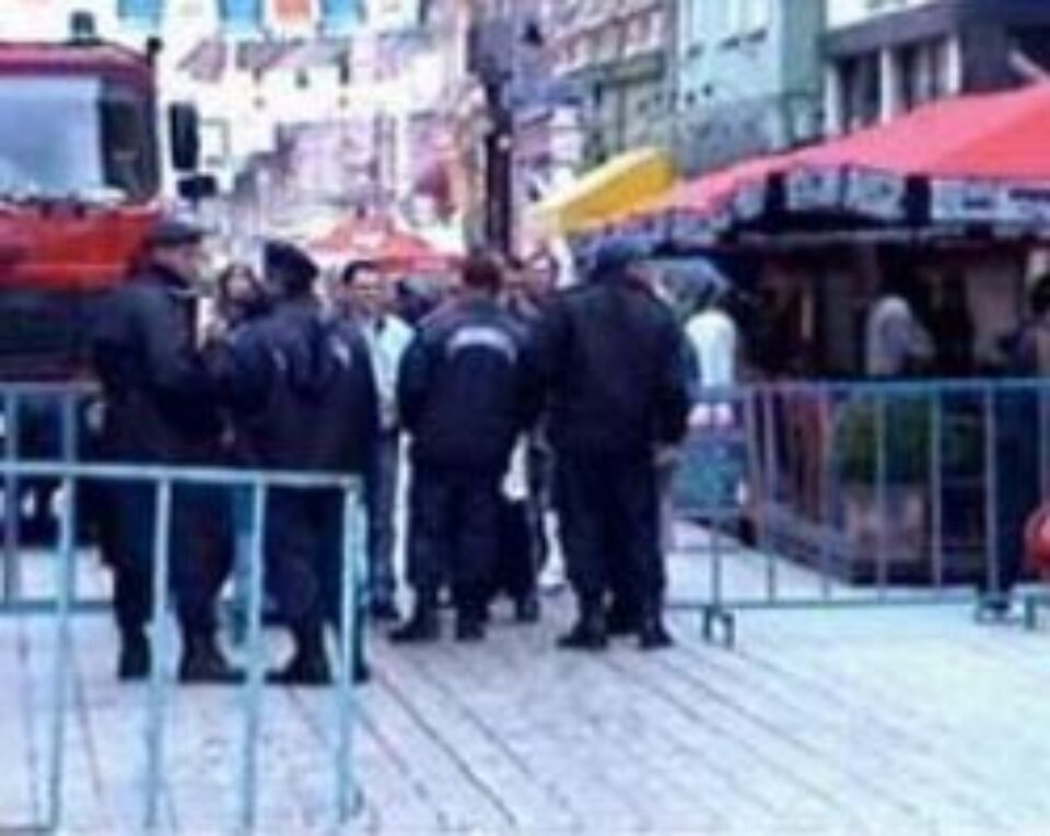 Aproximativ 33.000 de angajați ai MAI vor asigura ordinea publică în întreaga țară, de Revelion Aproximativ 33.000 de angajați ai MAI vor asigura ordinea publică în întreaga țară, de Revelion