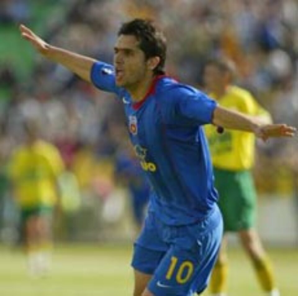 Dică se uită spre Franța