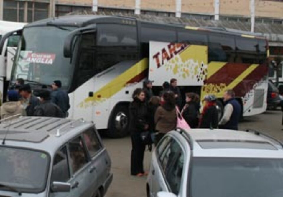 Sute de suceveni au luat deja drumul Angliei