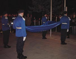 Atmosferă de sărbătoare la arborarea drapelului UE