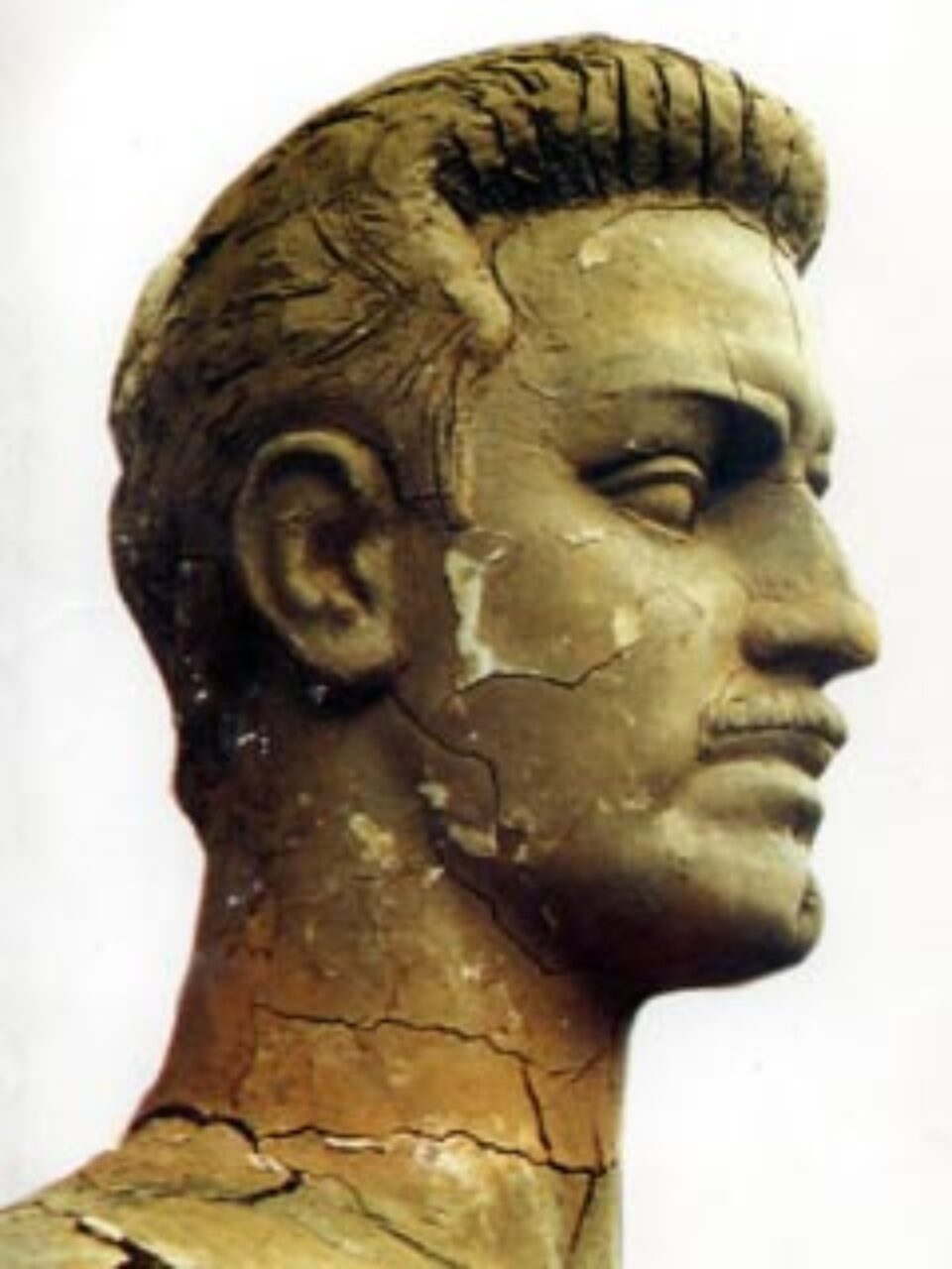 „Chipul de lut” realizat de sculptorul Mircea Dăneasă „Chipul de lut” realizat de sculptorul Mircea Dăneasă